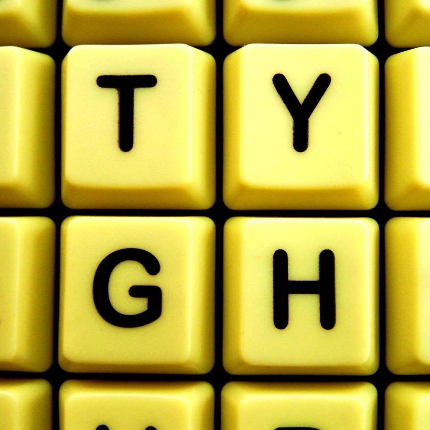 Accuratus HiVis Monster keyboard, Yellow Keys, Black Upper Case Letters Accessories Accuratus