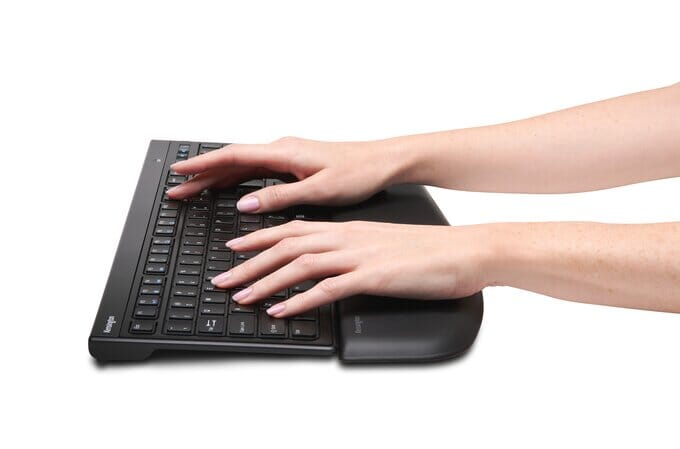 KENSINGTON ErgoSoft™ Wrist Rest for Slim Keyboards - e-furniture